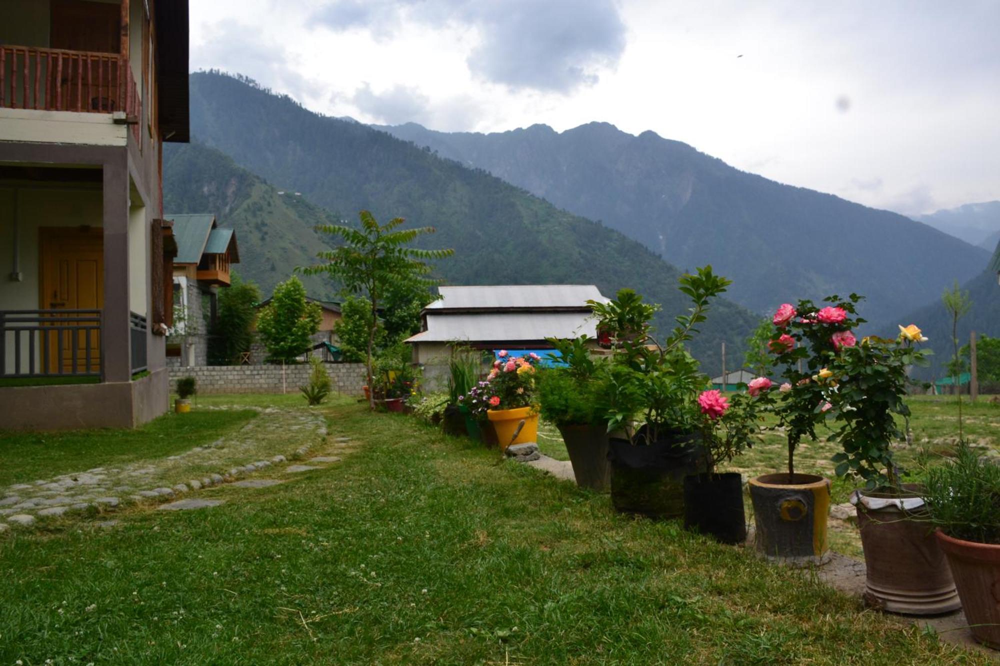 West End Lodges Neelum Exterior photo