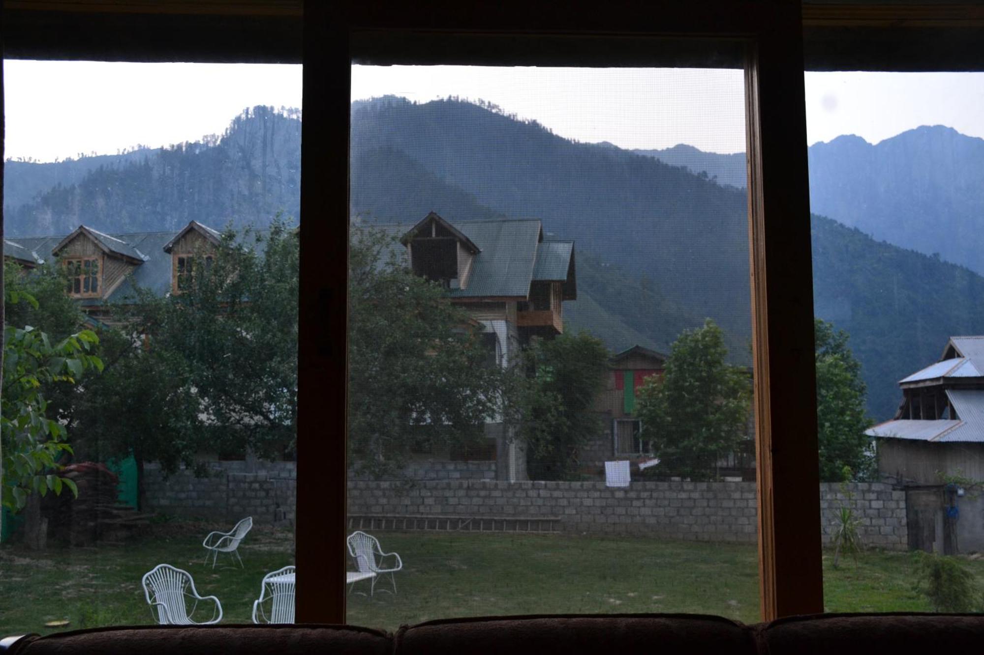 West End Lodges Neelum Exterior photo